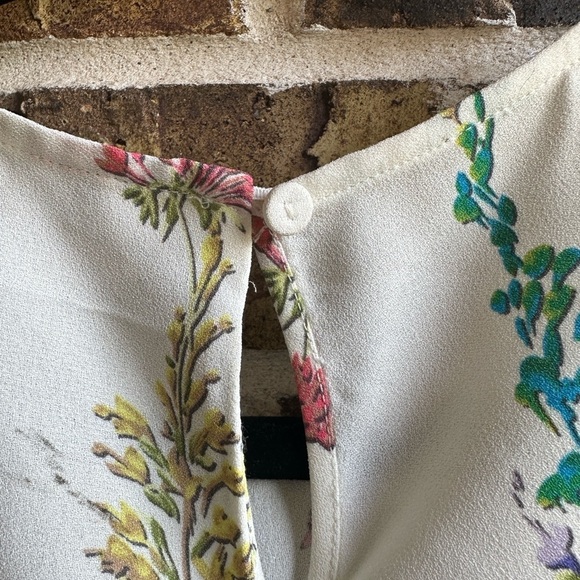 BCBGMaxAzria White Flutter Sleeve Blouse with Ruffled Details - Picture 4 of 10